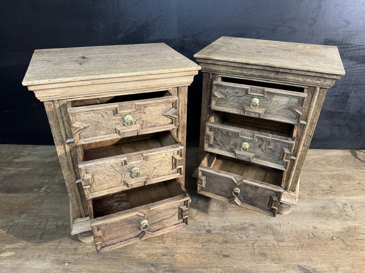 Quality Pair Oak Bedside Chests