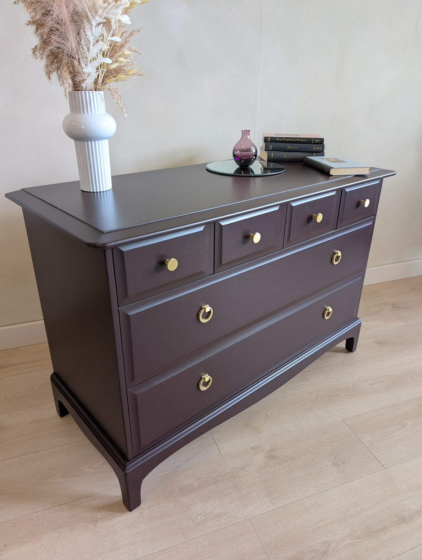 Stag Minstrel Chest of Drawers – Rich Burgundy Mid Century 4 over 2 Chest of Drawers