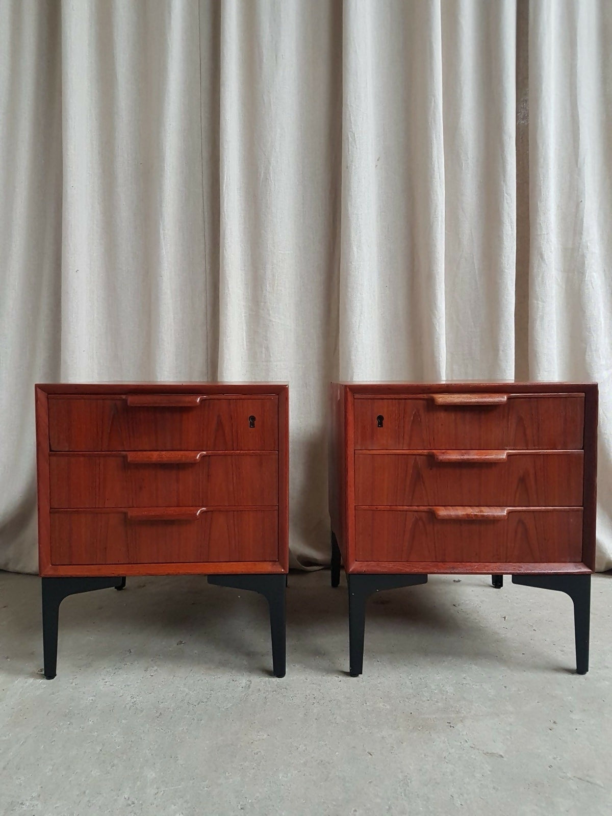 Vintage Pair of Danish Mid Century Bedside Chest Of Drawers Tables Retro Scandi R901