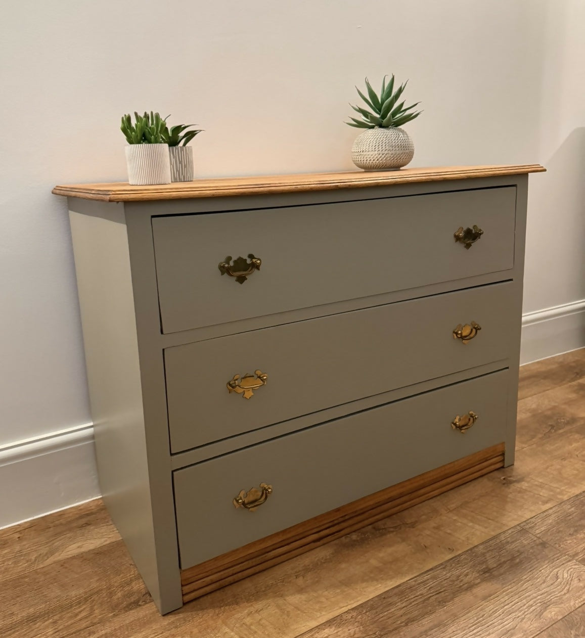 Chest of drawers