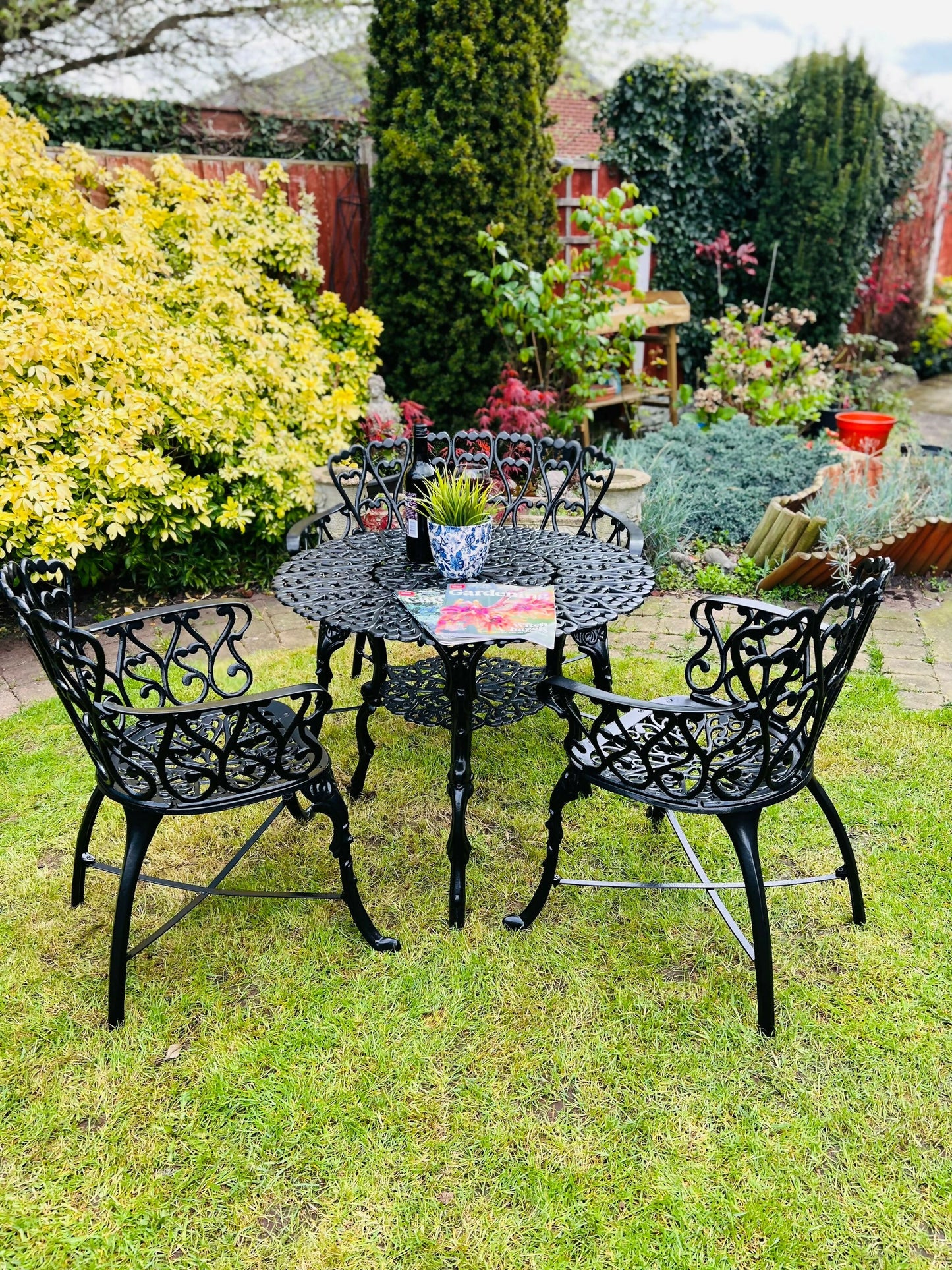 Black Vintage Love Seat Patio Set finished in Black