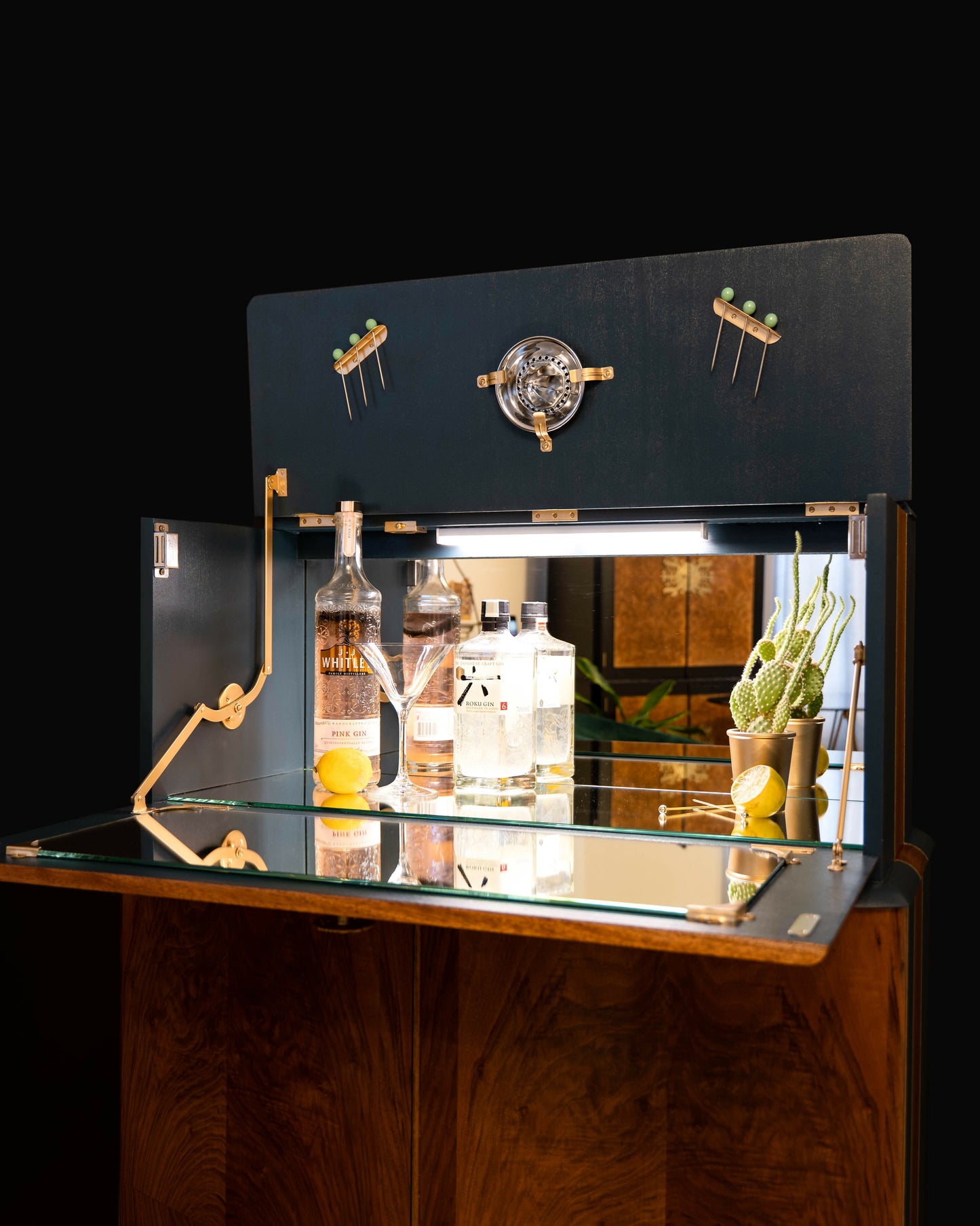 Cocktail Cabinet/ Drinks cabinet