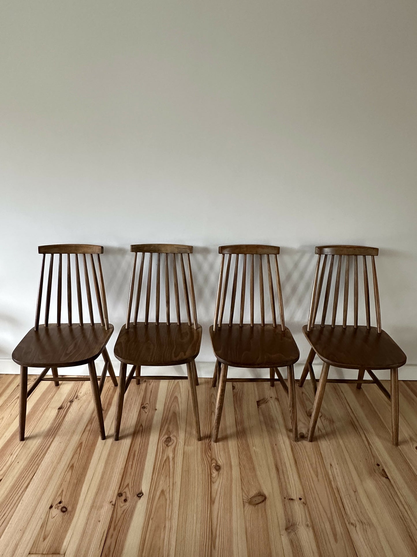 Vintage Set of 4 Mid Century Ercol Style Dining Chairs Stick Back Elm Chairs