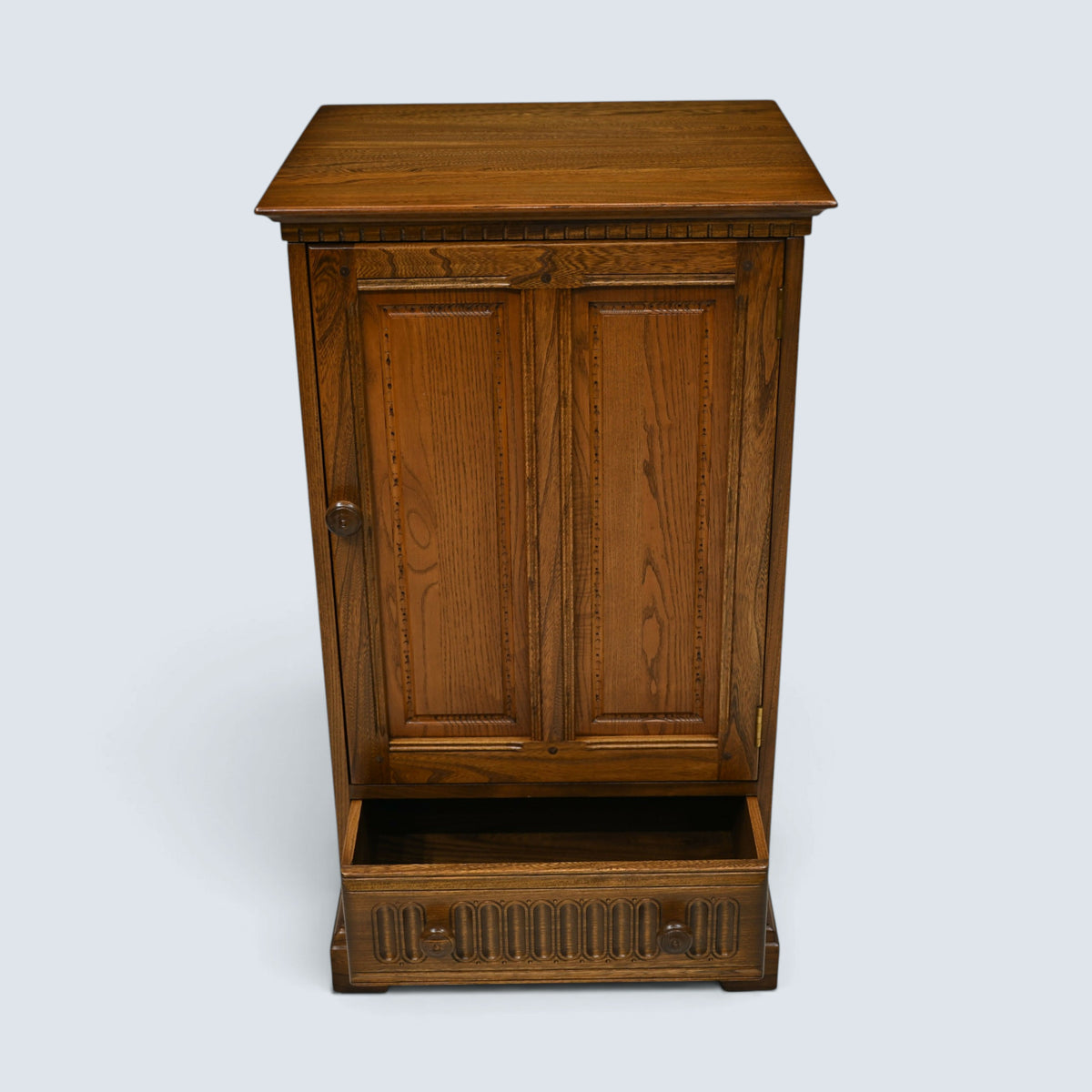 Ercol Hi Fi Cabinet with Lift Up Top For Vinyl Record Player FREE UK Delivery*