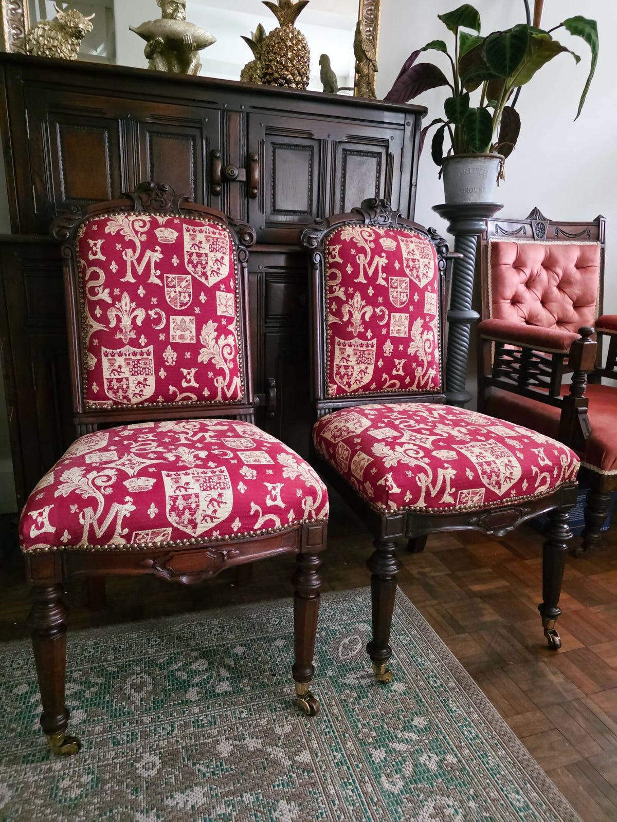 Antique 19th century Victorian set of two oak dining / side chairs, exceptional and highly decorative expertly crafted and of the finest quality.