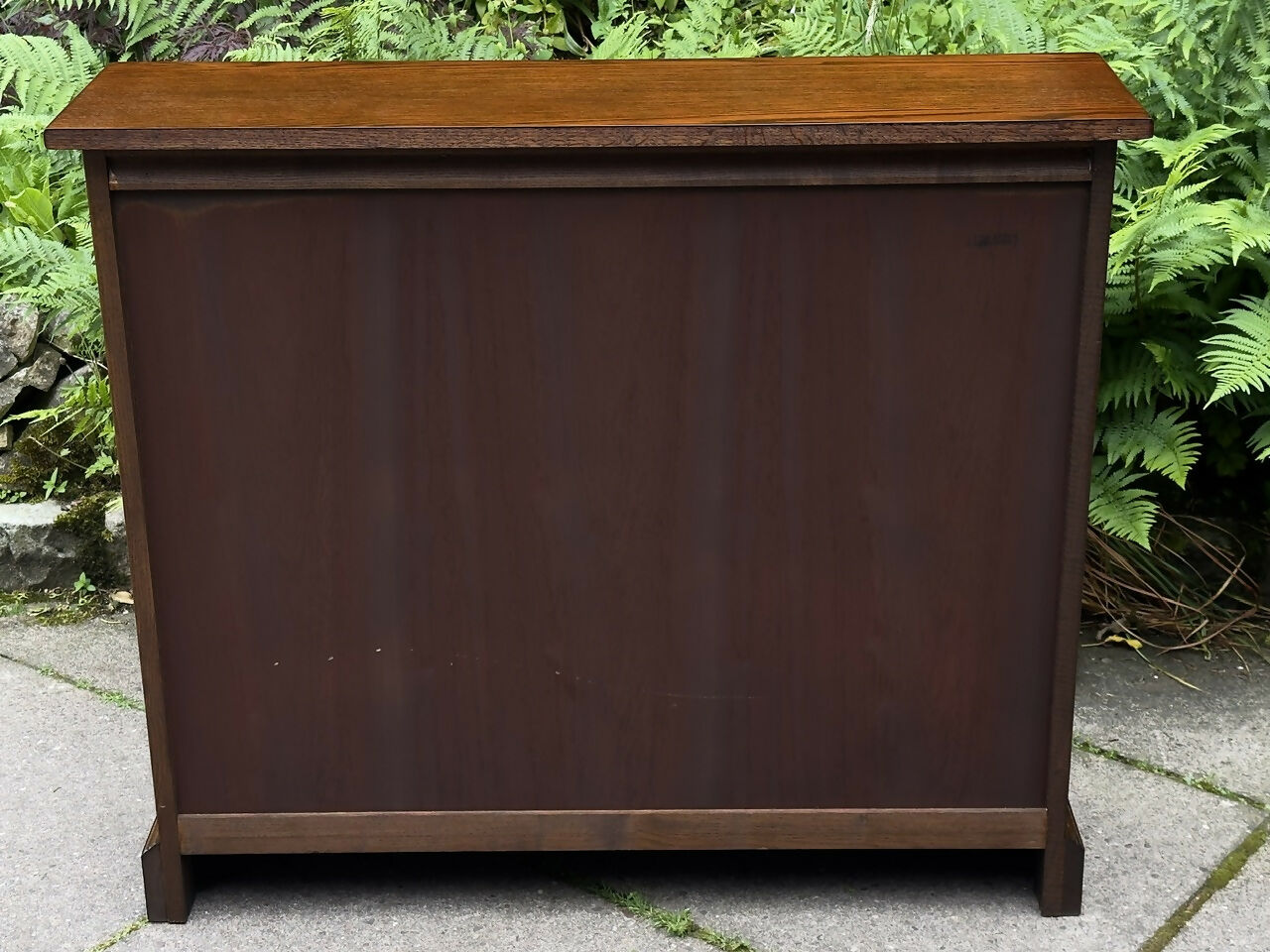 A WOOD BROTHERS OLD CHARM CARVED LIGHT OAK CD STORAGE CABINET / STAND