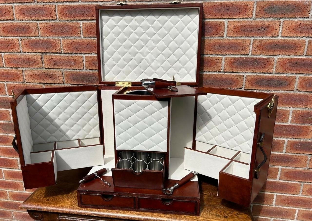 Superb Quality Hand Crafted Antique Style Leather Campaign Portable Drinks cabinet bar