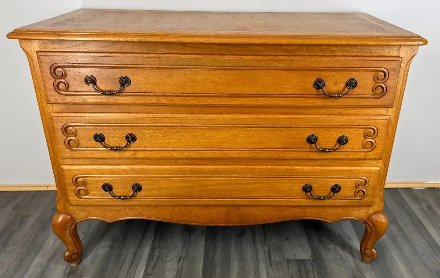 Vintage French Louis XIV Chest of Drawers / Sideboard / Cabinet (LOT 3194)