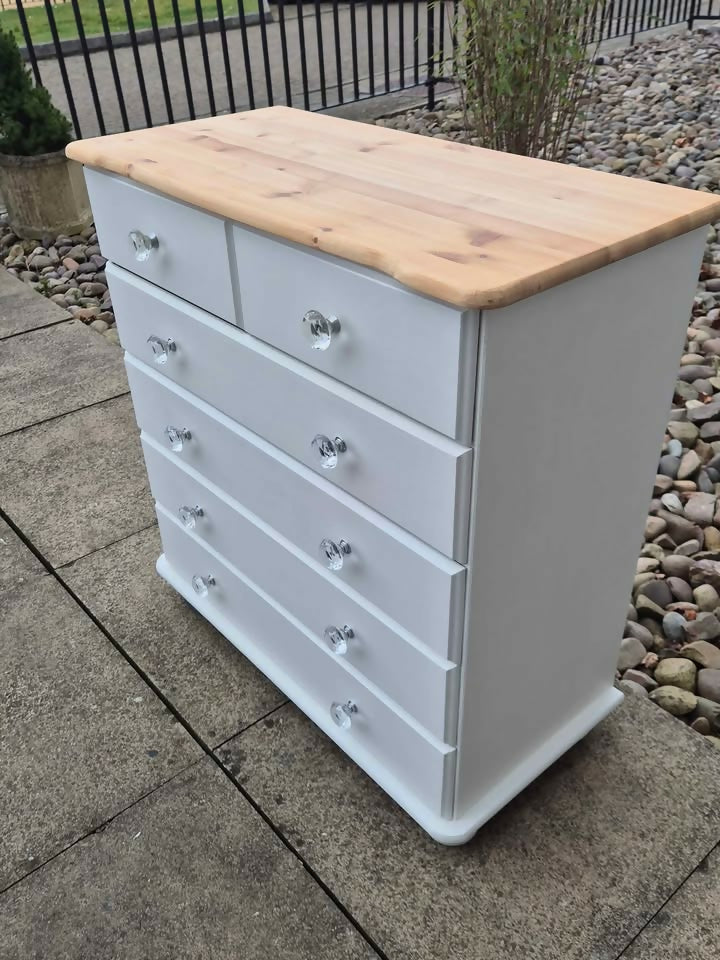 Stunning pine vintage chest of drawers