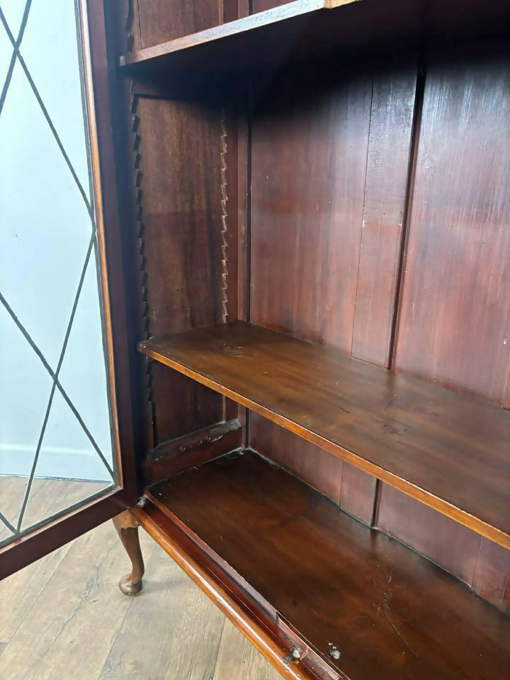 Early 20th Century Mahogany Bookcase on Queen Anne Legs