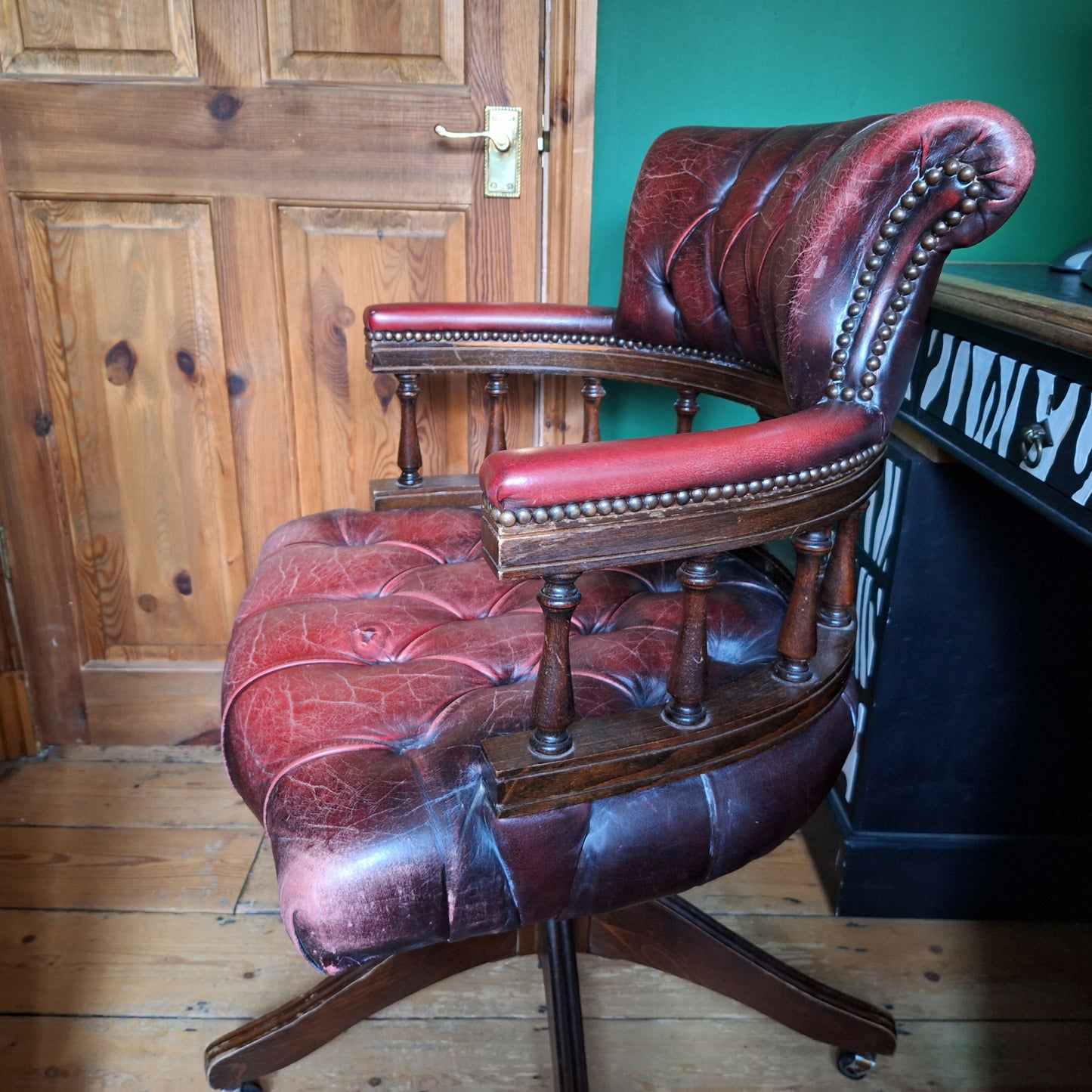 Captains Chair Red Leather Excellent condition