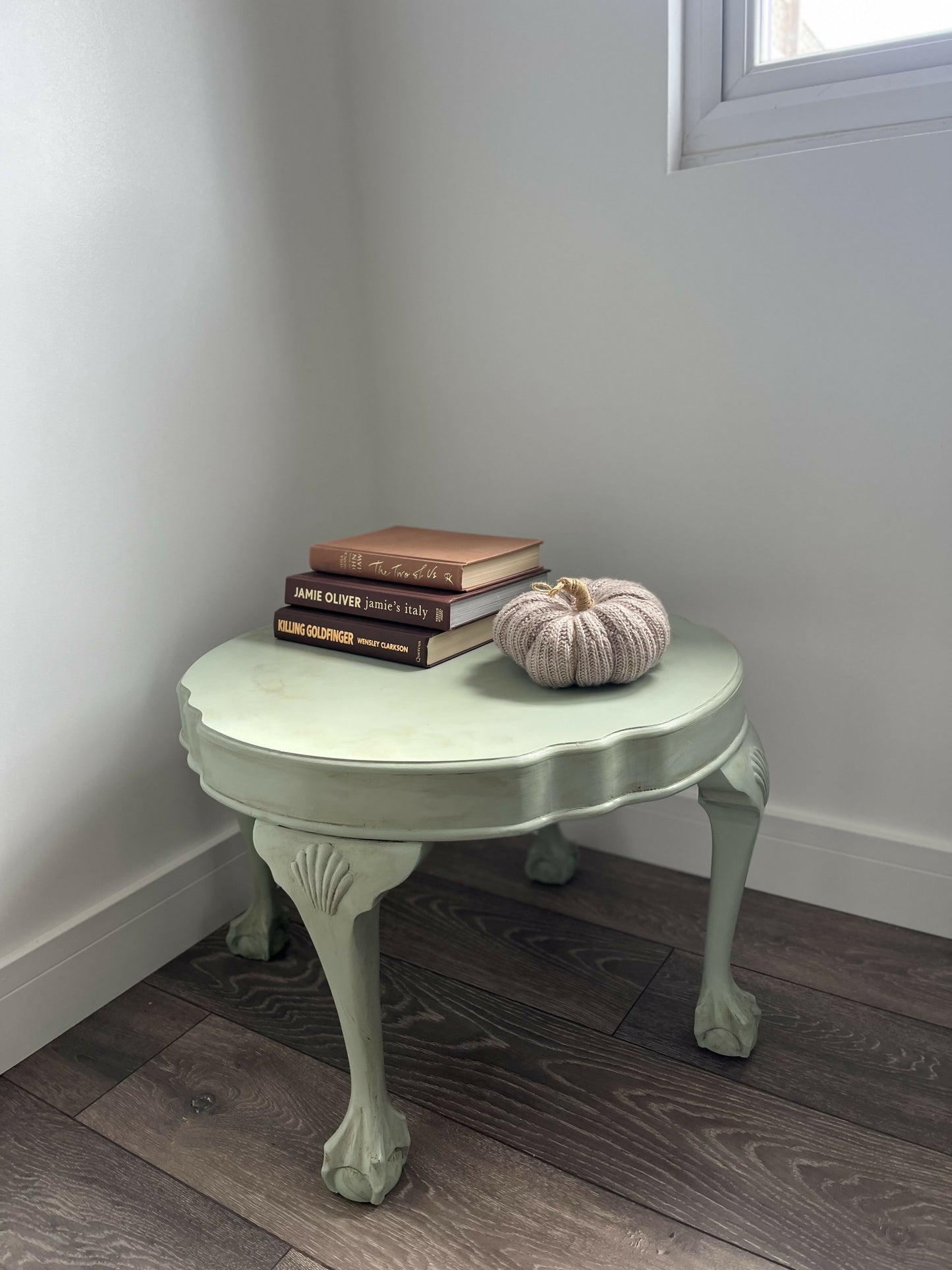 Round coffee table /entrance hall table