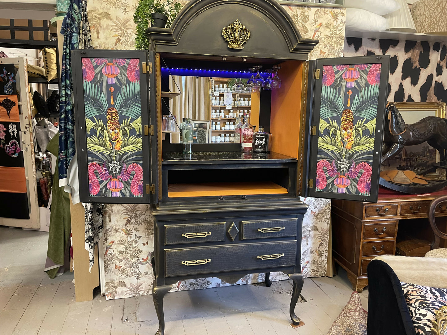 Black vintage look drinks/cocktail cabinet.