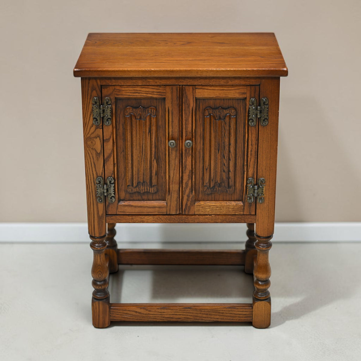 Old Charm Pedestal Cabinet/Side Table Linenfold Doors #1582 FREE UK Delivery*