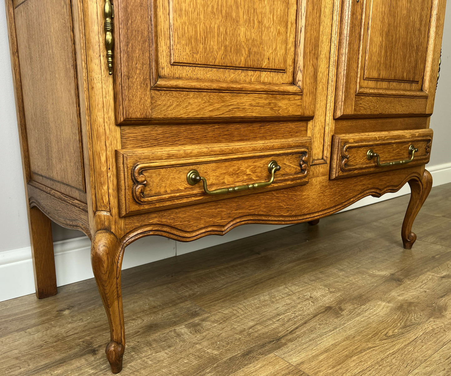 Cabinet Vintage French Louis XIV Style Sideboard Oak Carved Cupboard LOT 6268