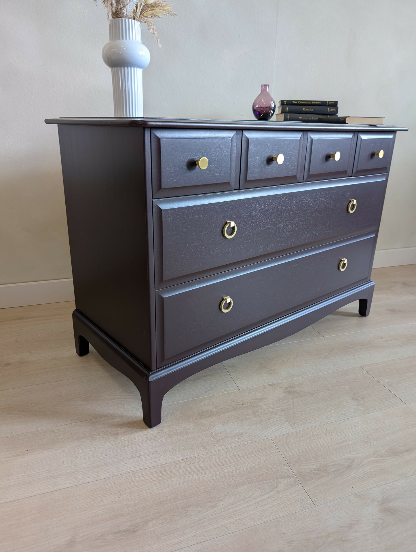 Stag Minstrel Chest of Drawers – Rich Burgundy Mid Century 4 over 2 Chest of Drawers