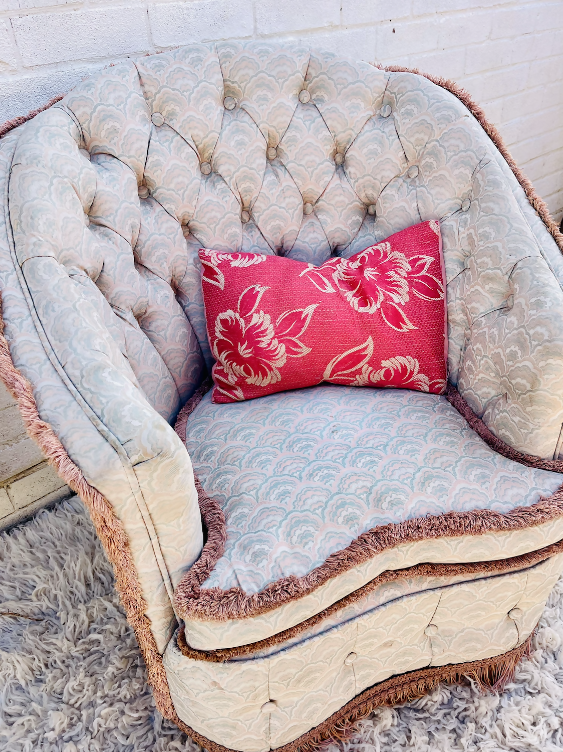 Stunning Vintage Hollywood Revival Scalloped Armchair In Pink And Blue