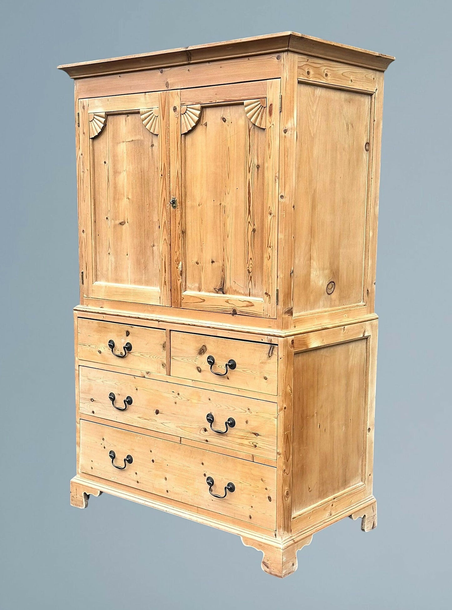 Pine Press / Pine Cupboard In The Georgian Style