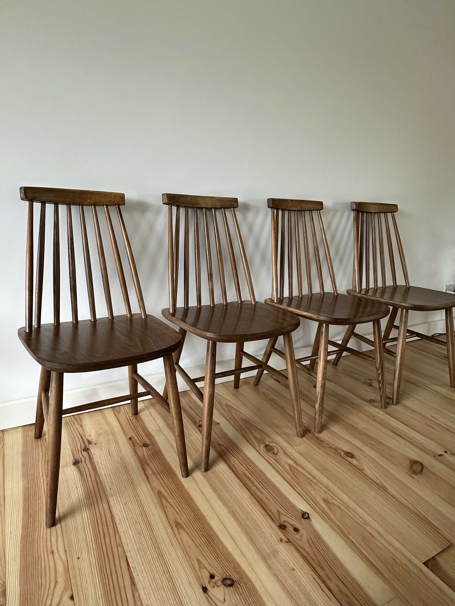 Vintage Set of 4 Mid Century Ercol Style Dining Chairs Stick Back Elm Chairs