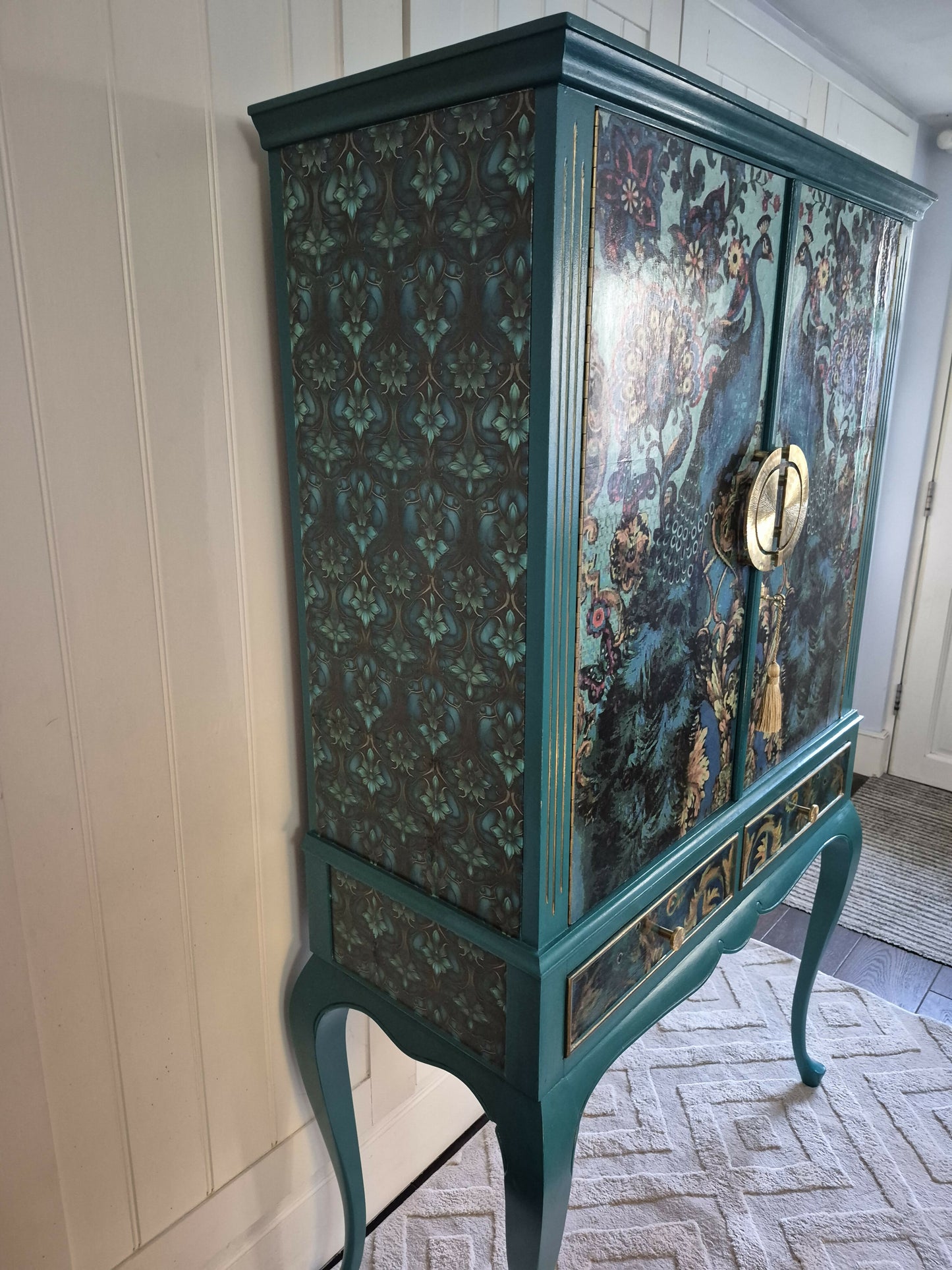 Exquisite Edwardian Cocktail Cabinet Luxury Upcycled – Teal & Peacock Decoupage, Mirrored Bar with LED & Gold Interior