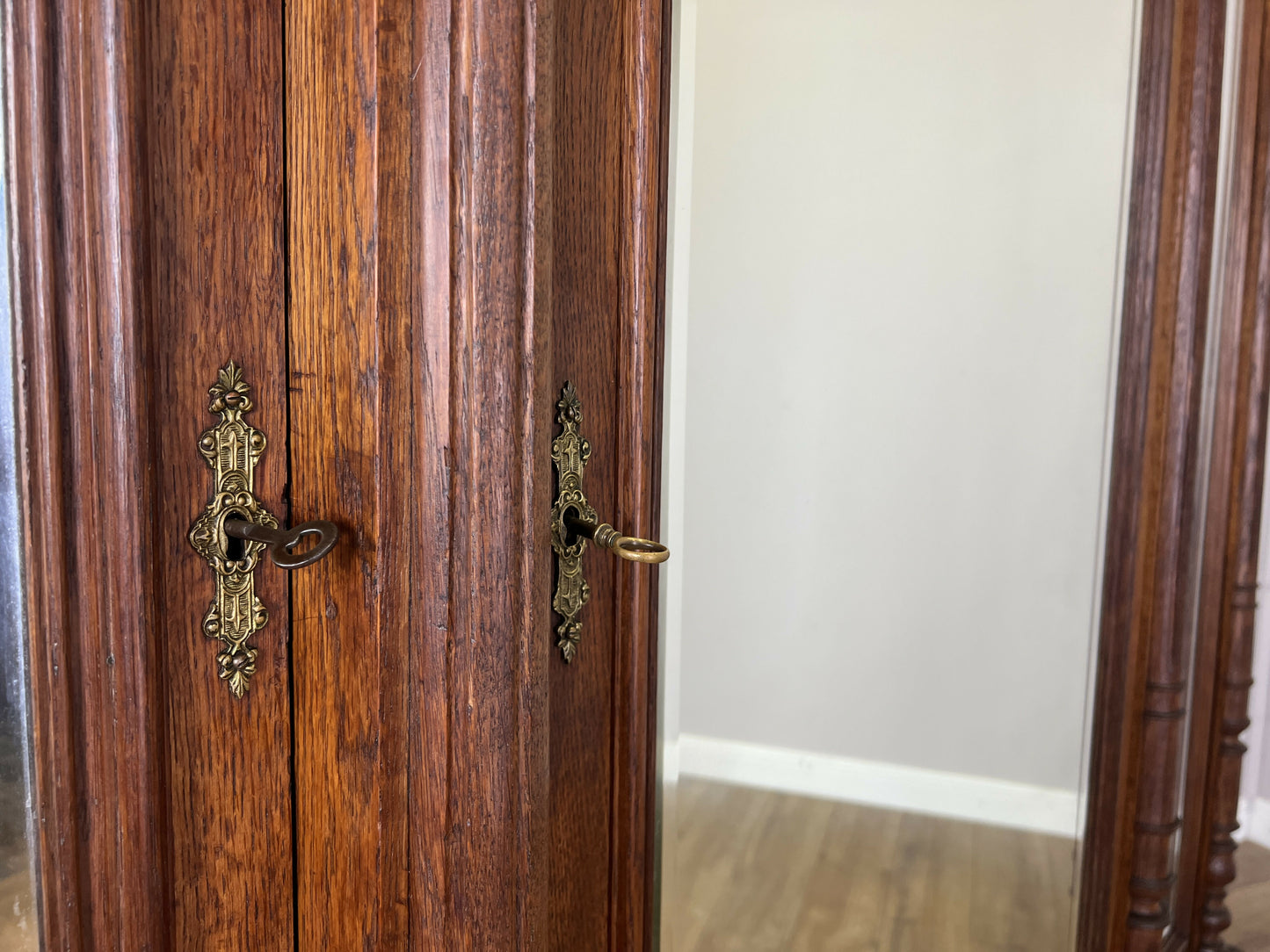 Wardrobe Antique French Style Oak Three Door Carved Mirrored Armoire LOT 6231