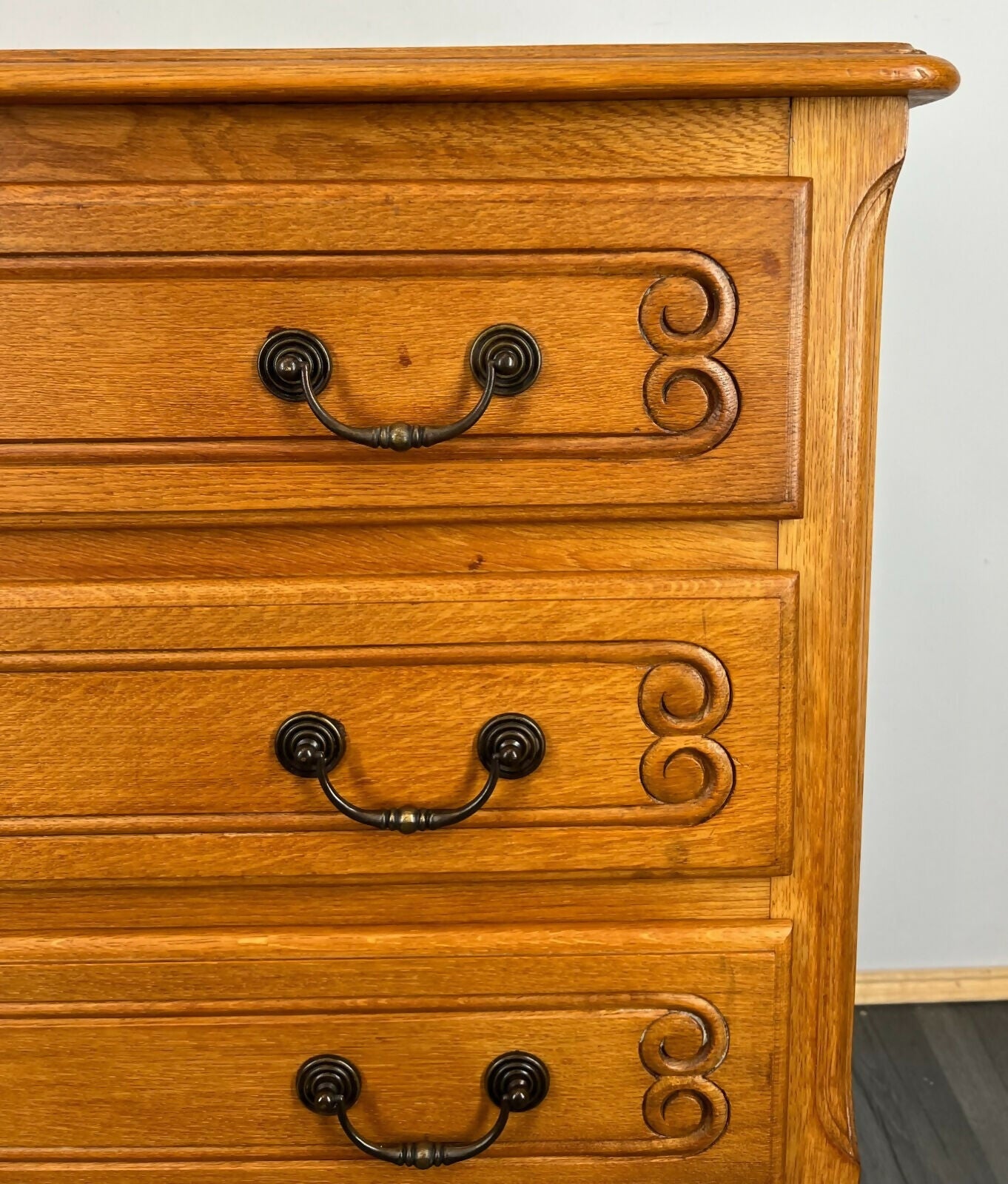 Vintage French Louis XIV Chest of Drawers / Sideboard / Cabinet (LOT 3194)