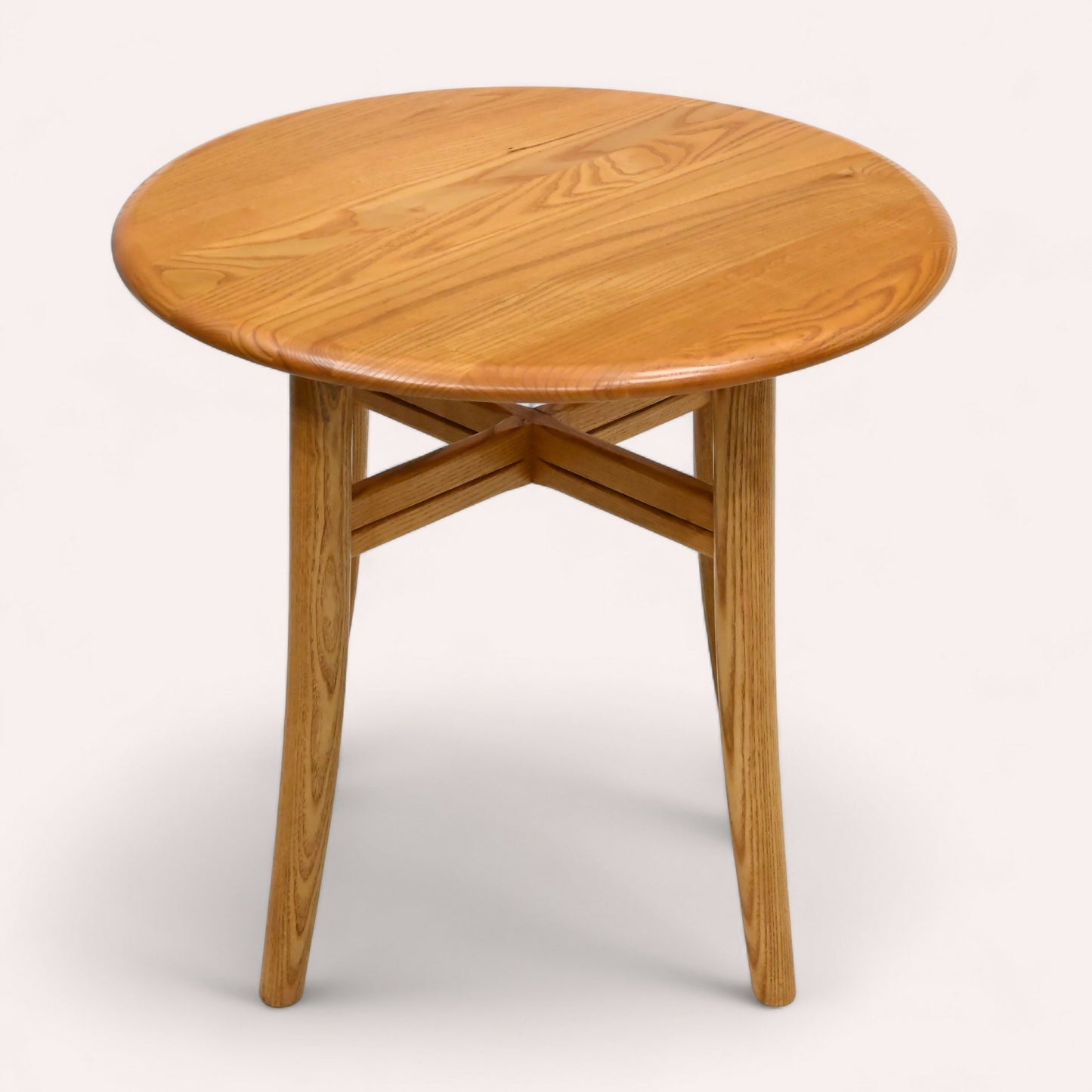 Ercol Round Side Table Light Finish And Excellent Condition Light FREE Delivery*. SBR10872/2808E