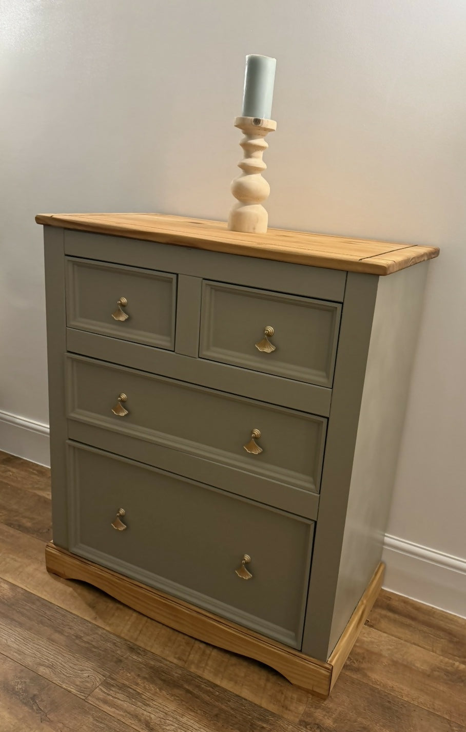 Pine chest of drawers