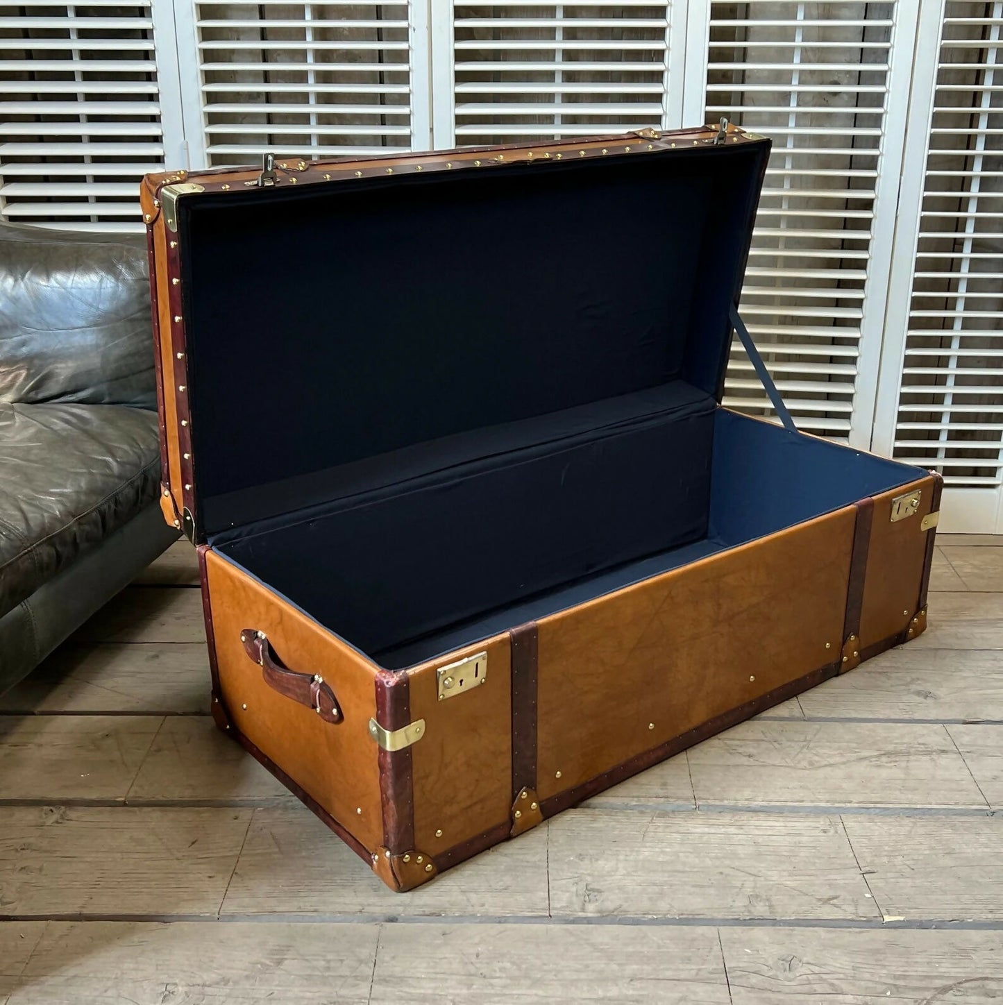 London Tan Handcrafted Leather Livingroom Trunk
