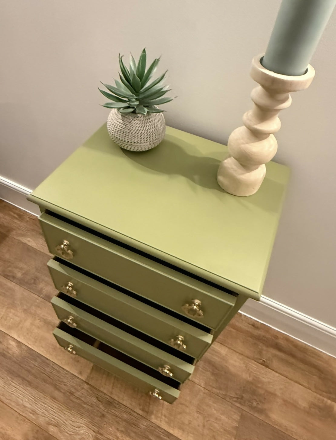 Bedside cabinets / Lamp table