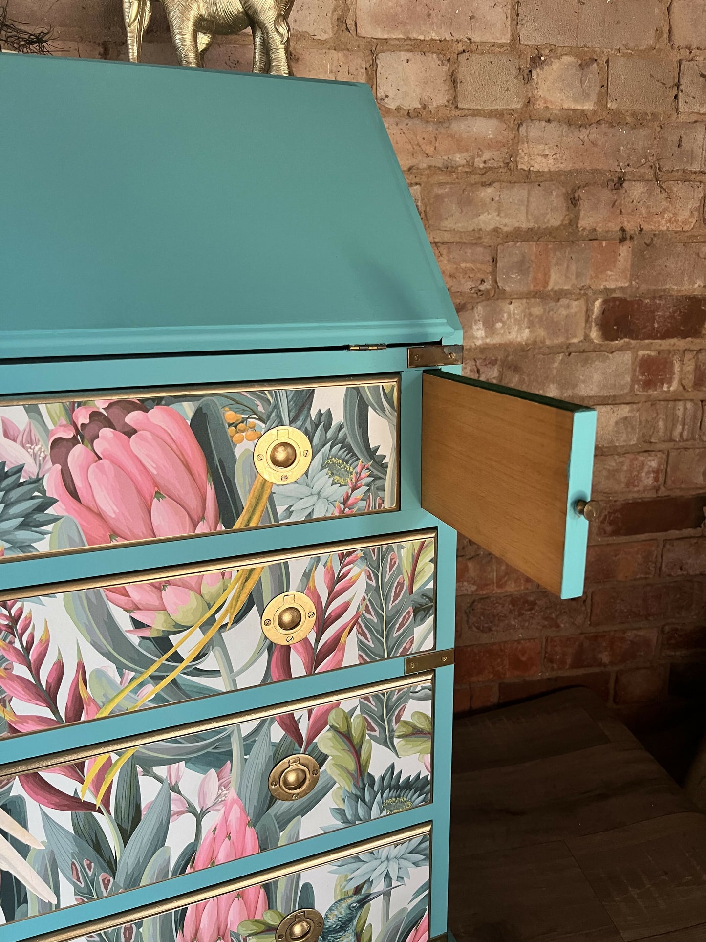 Turquoise Bureau