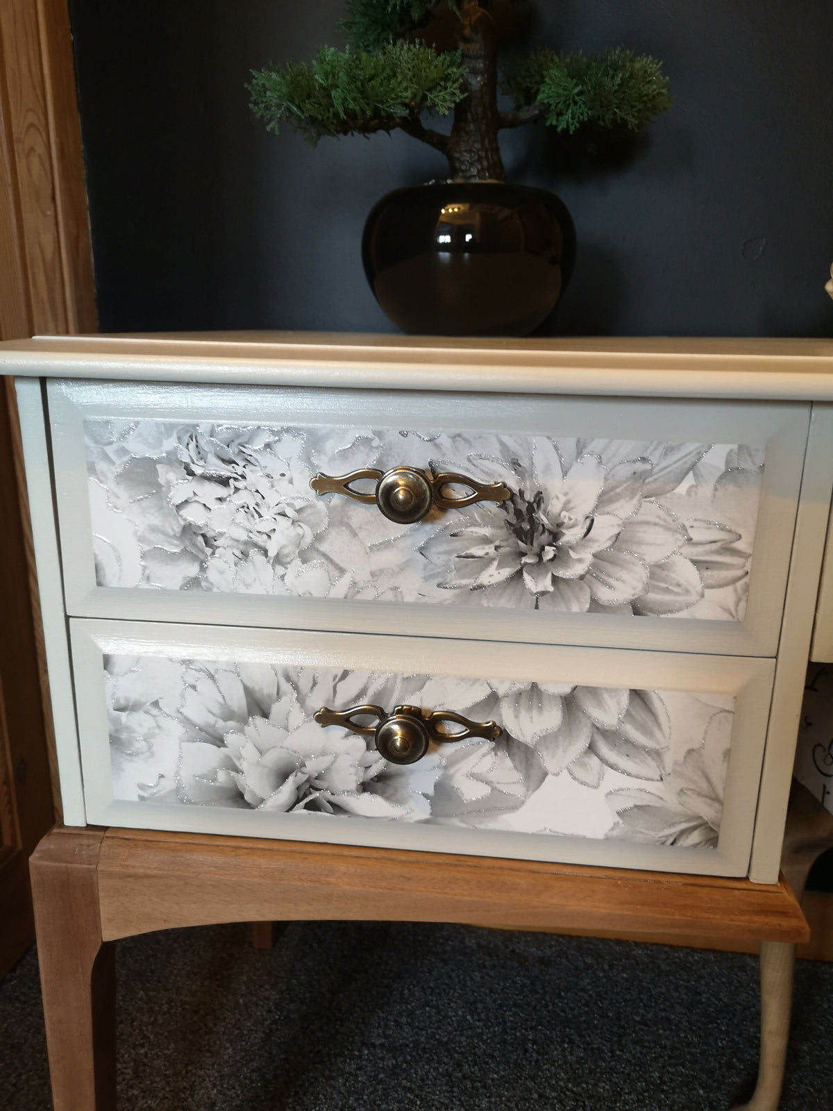 Stag Minstrel dressing table with matching floral pattern stool