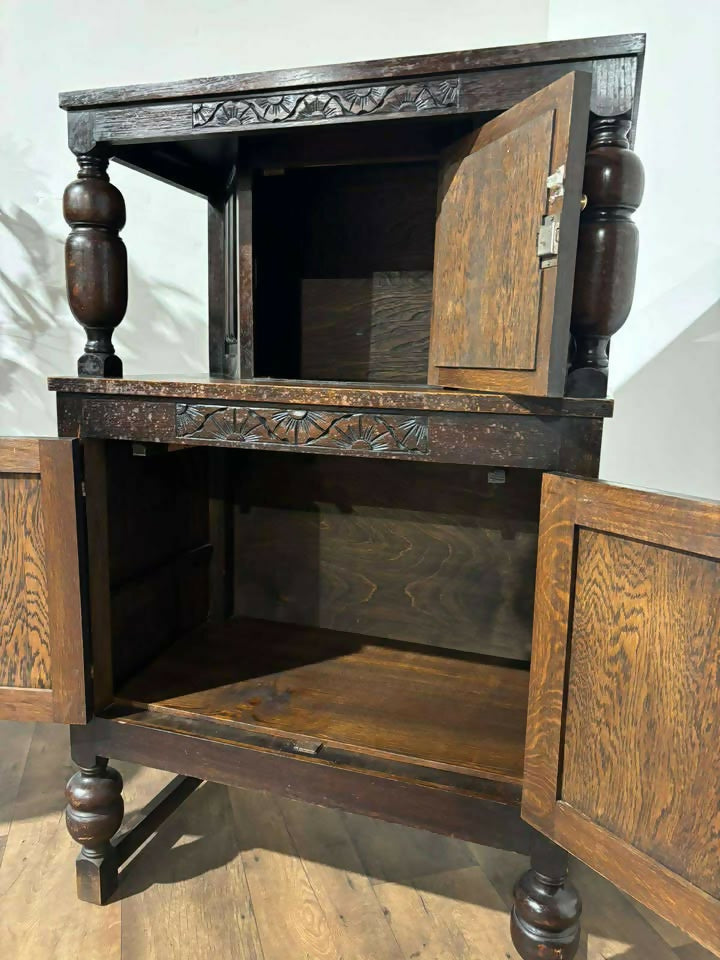 Early 20th Century Small Oak Court Cupboard