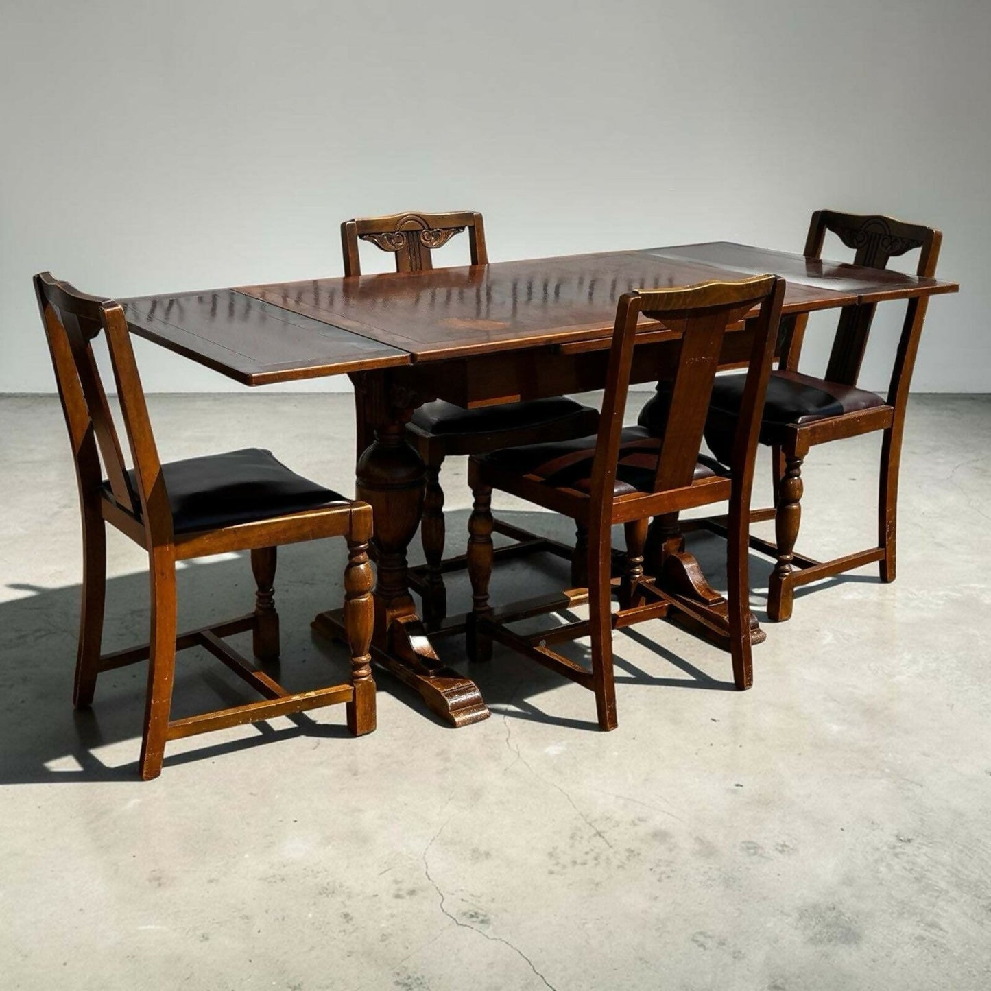Extending Vintage Draw Leaf Table & 4 Chairs