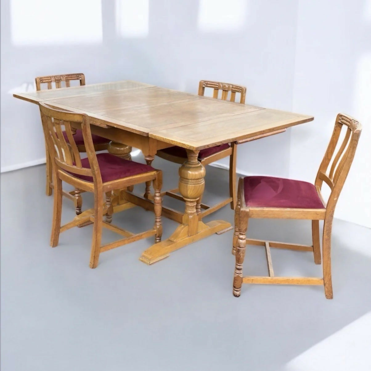 1930’s Extending Vintage Light Oak Draw Leaf Table & 4 Chairs