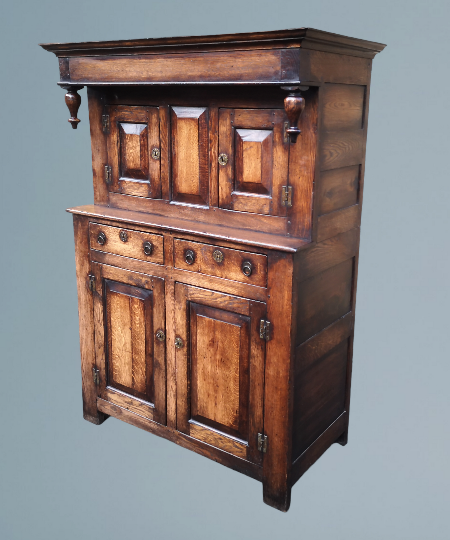 Good Quality Oak Court Cupboard / Sideboard