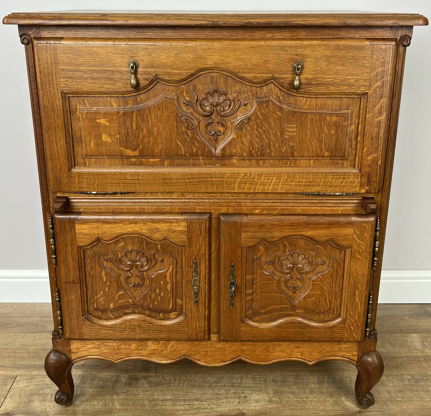 Cabinet Vintage French Louis XIV Style Oak Sideboard Carved Cupboard LOT 6249
