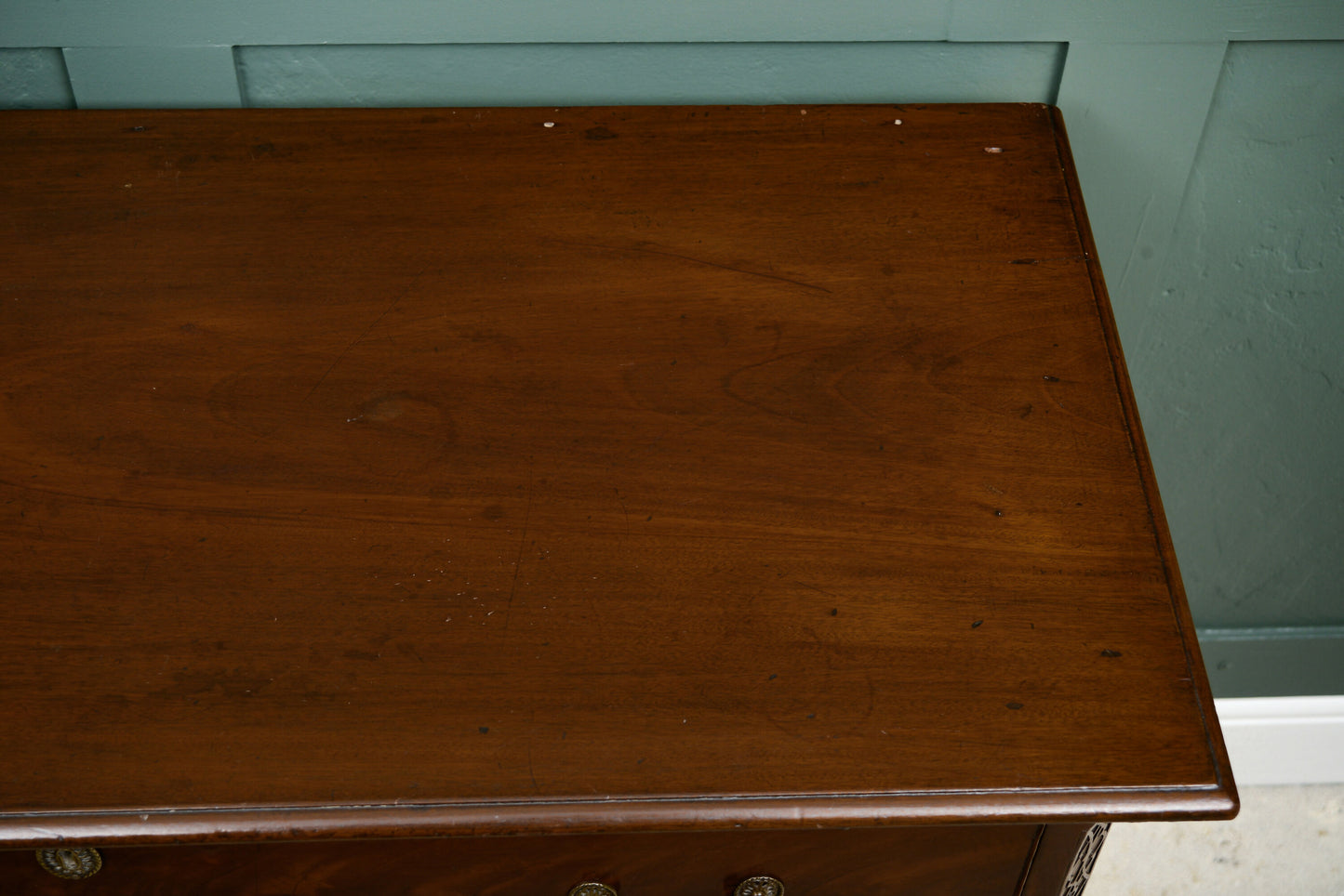 Mahogany Chest of Drawers on Raised Supports with Fretwork Decoration