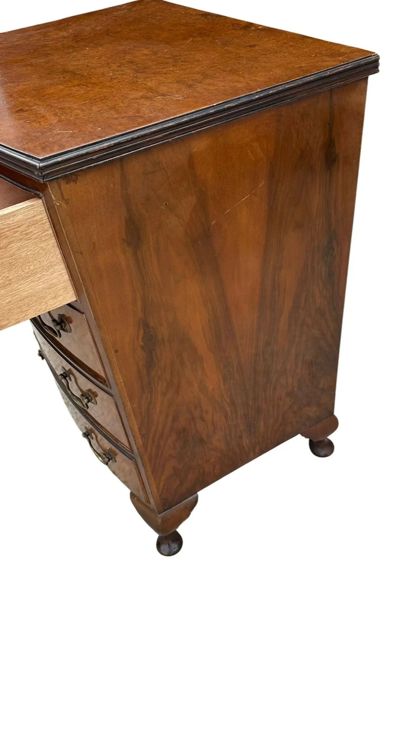Vintage Georgian style Walnut chest of drawers / bedside table