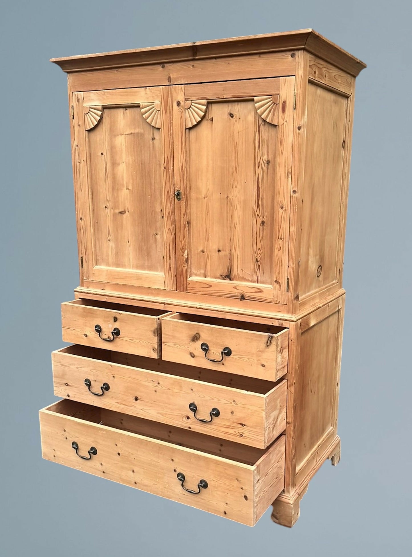 Pine Press / Pine Cupboard In The Georgian Style