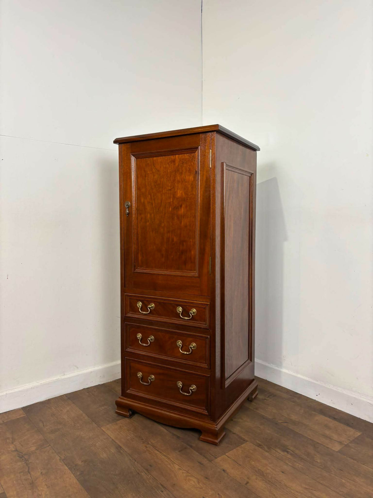 Reproduction Mahogany Side Cabinet / Hi-Fi