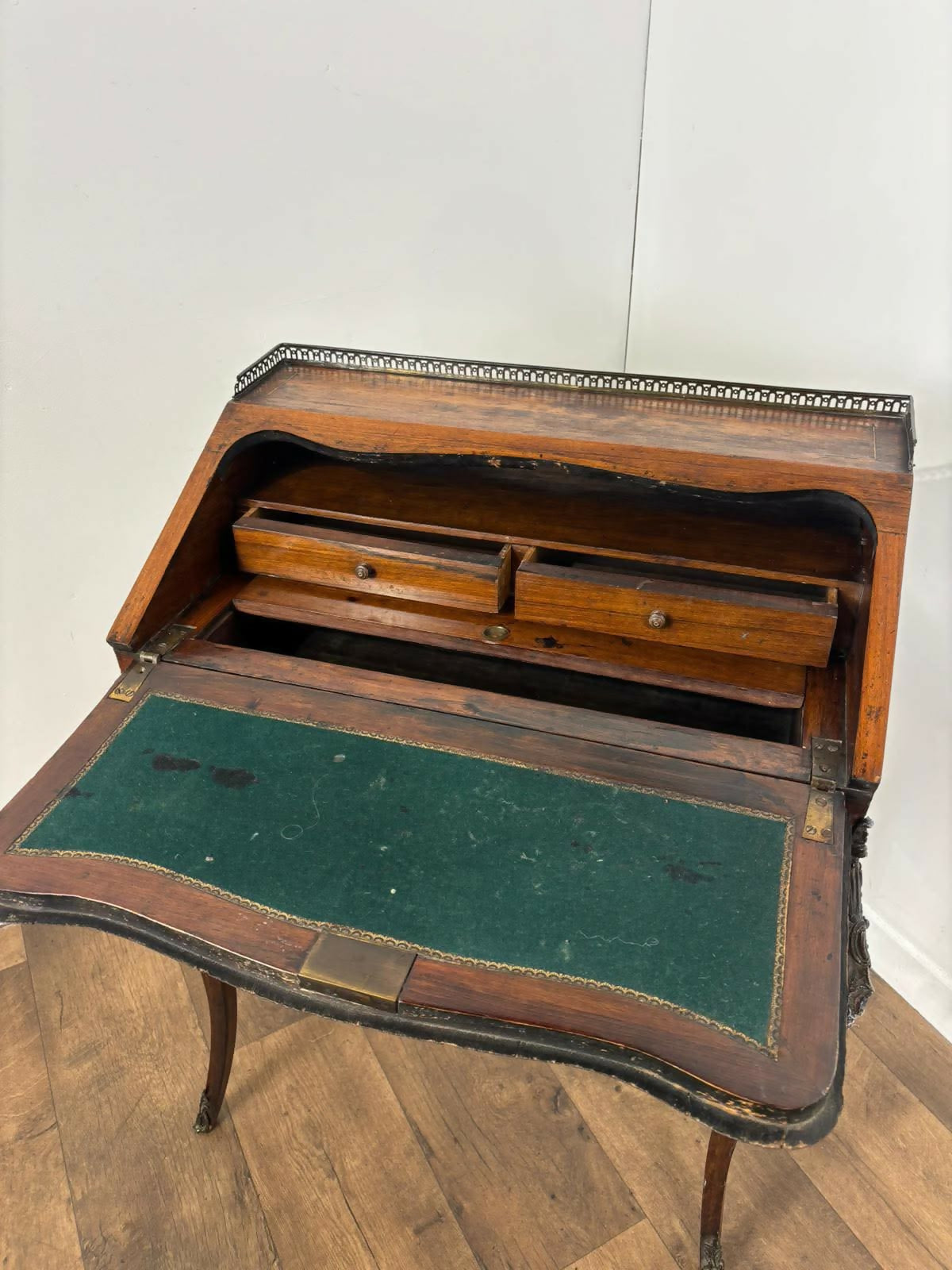 Victorian Walnut Inlaid Ladies Writing Desk / Bureau