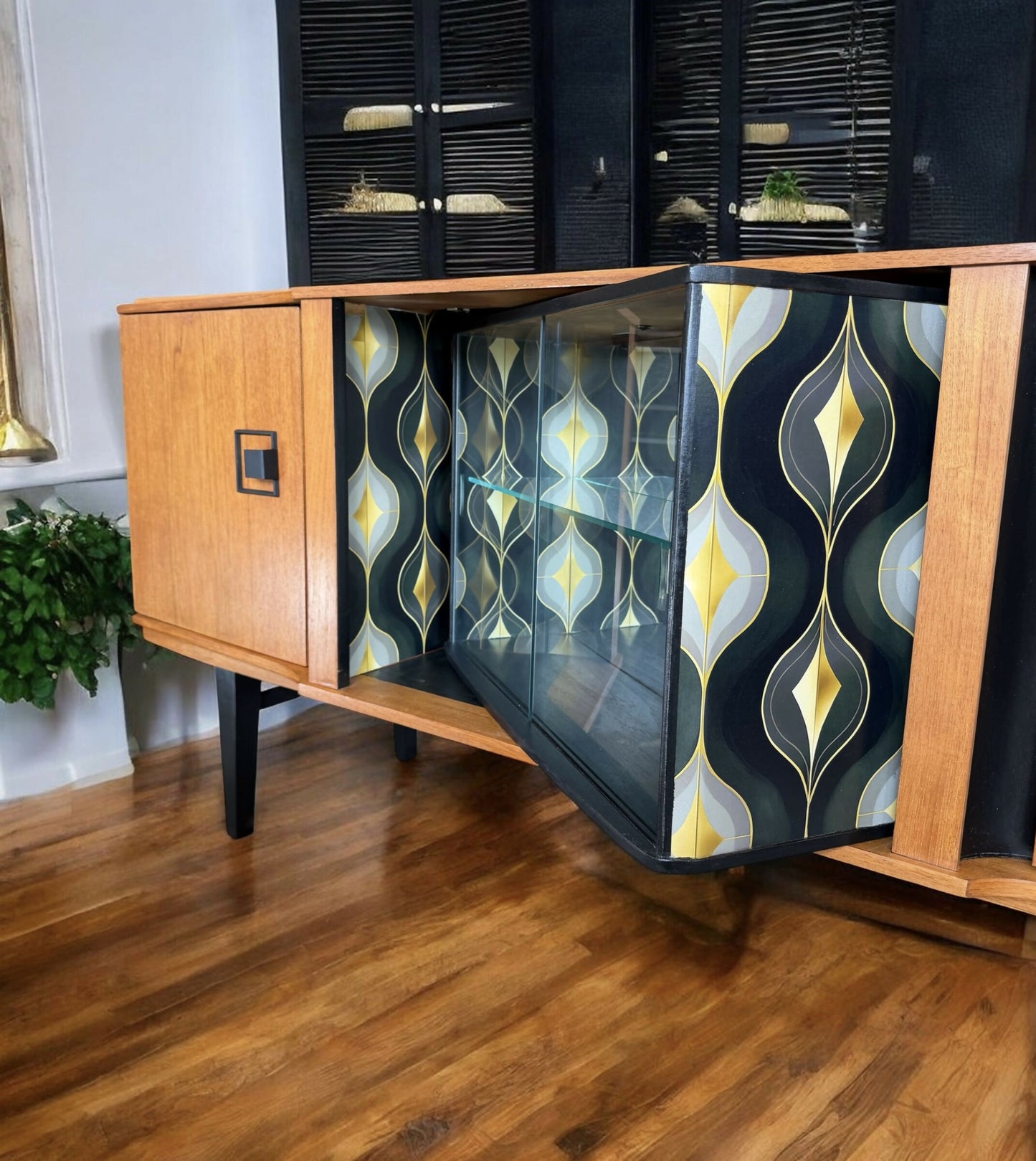 Stunning Beautility Drinks Cabinet, with central rotating bar.