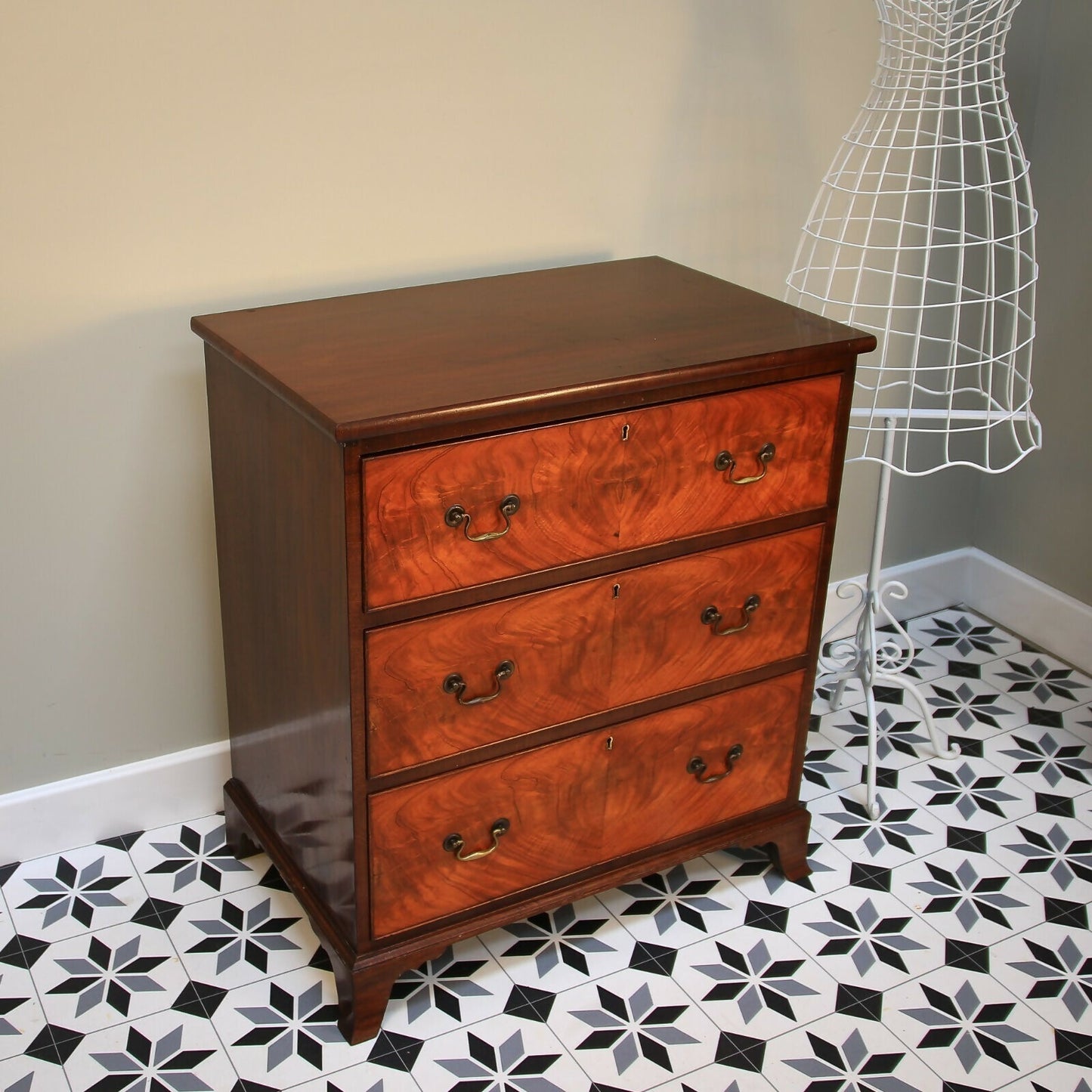 Antique Chest of Drawers Georgian Style Mahogany with Three Graduated Drawers