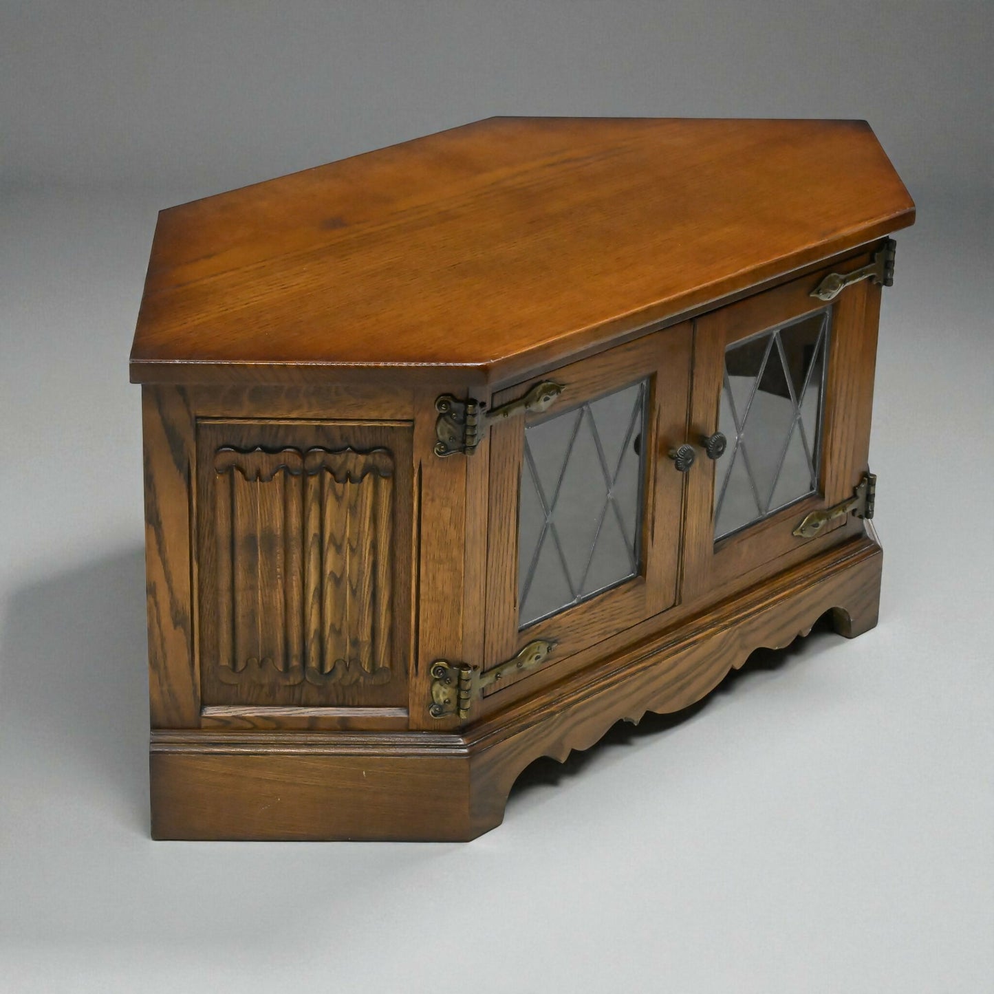 Old Charm TV Stand Corner Video Cabinet "Light Oak" #2084 FREE UK Delivery*. SBR10954/1809E