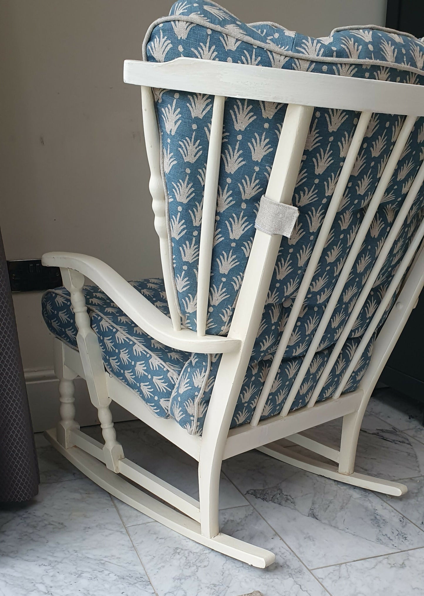ROCKING CHAIR Restored and Reupholsteted New England / Coastal Style. Very Good