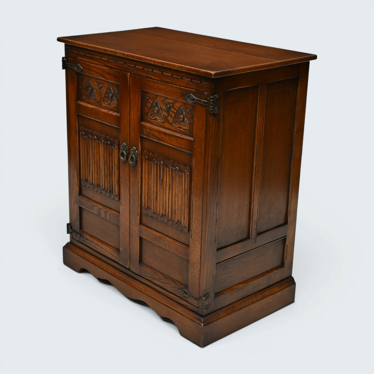 Old Charm Oak TV Video Cabinet Cupboard Tudor Brown Model 1962 FREE UK Delivery