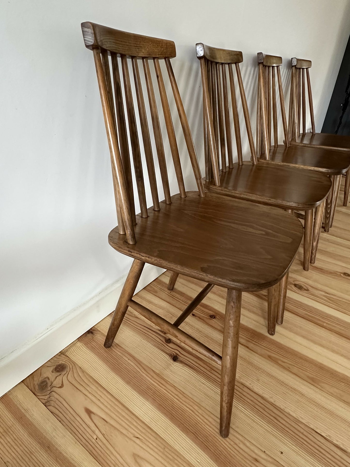 Vintage Set of 4 Mid Century Ercol Style Dining Chairs Stick Back Elm Chairs