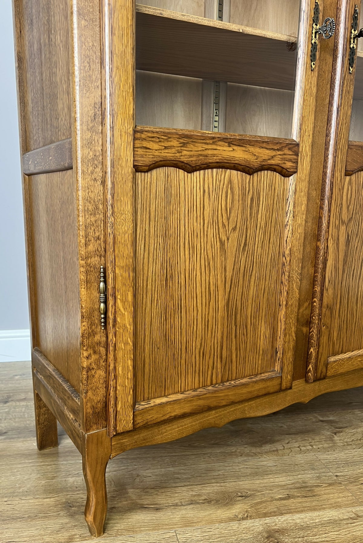 Bookcase Vintage French Louis XIV Oak Glazed Display Cabinet Sideboard LOT 6524