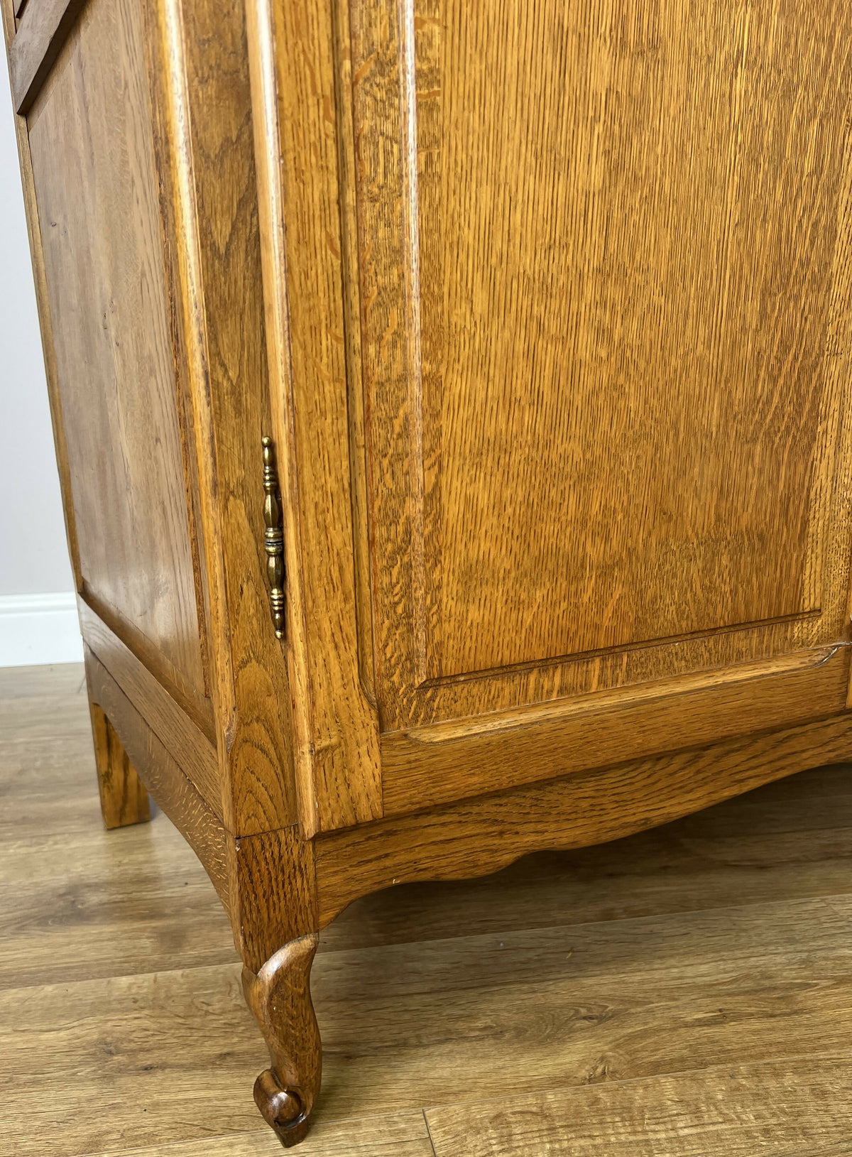 Wardrobe Vintage French Louis Oak Triple Door Carved Armoire Cabinet LOT 6535